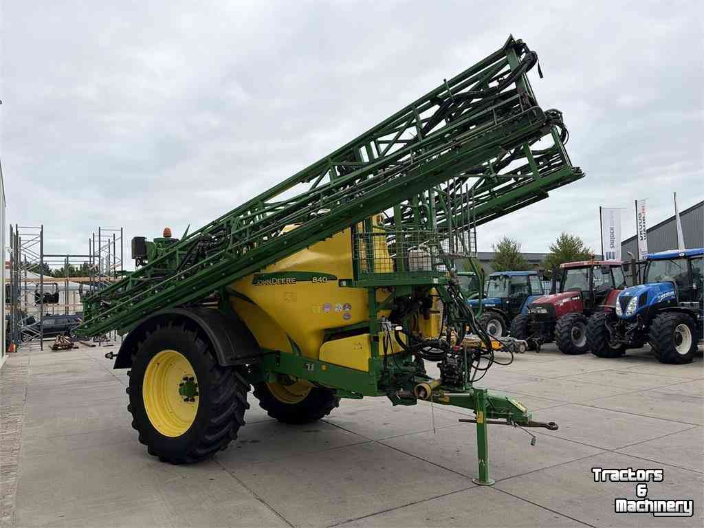 Anhängefeldspritze John Deere 840 Veldspuit