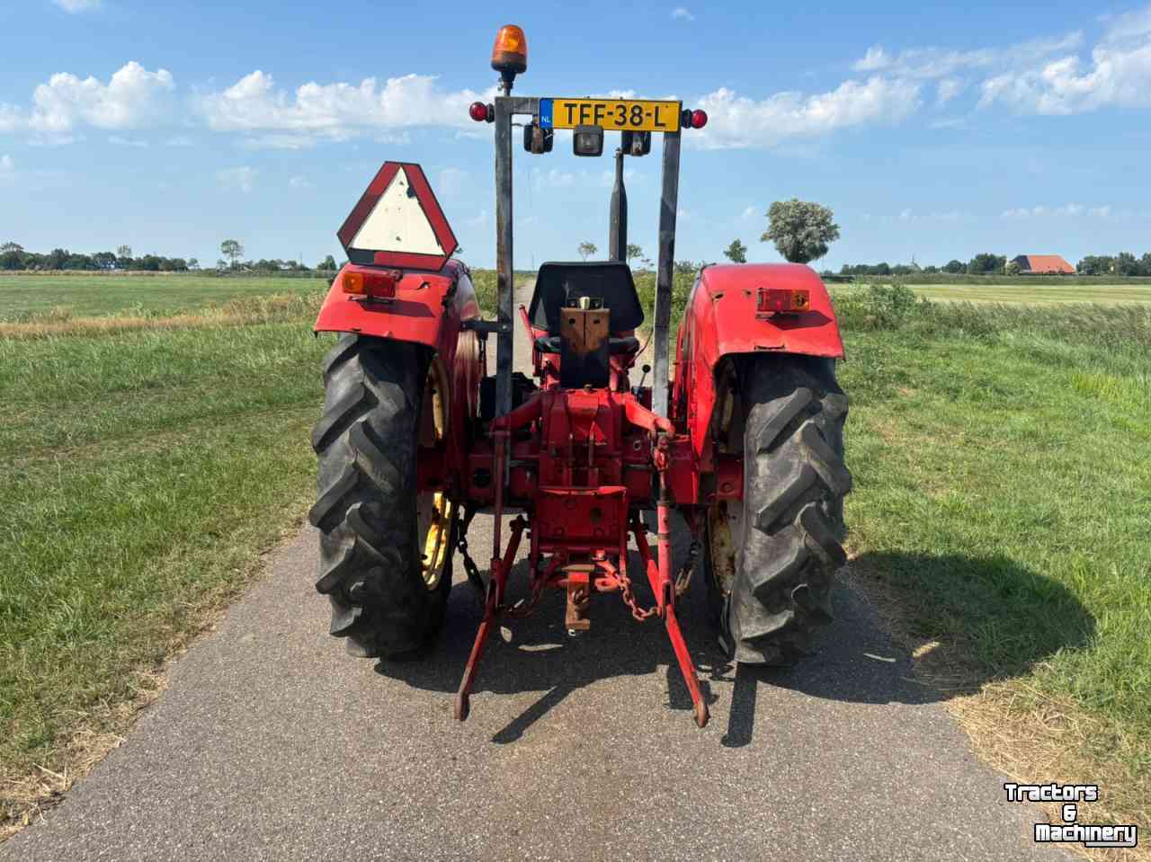Schlepper / Traktor International 624