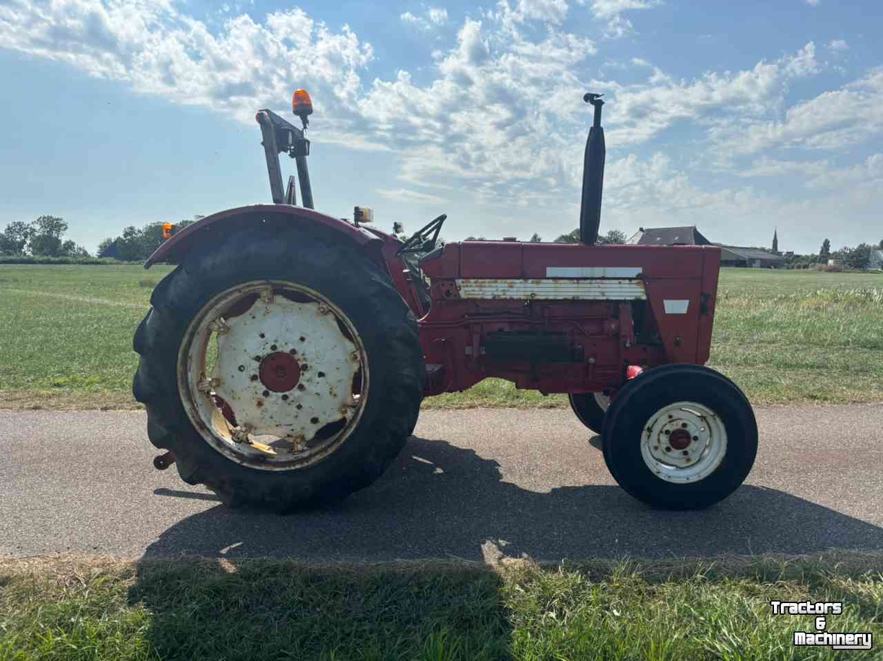 Schlepper / Traktor International 624