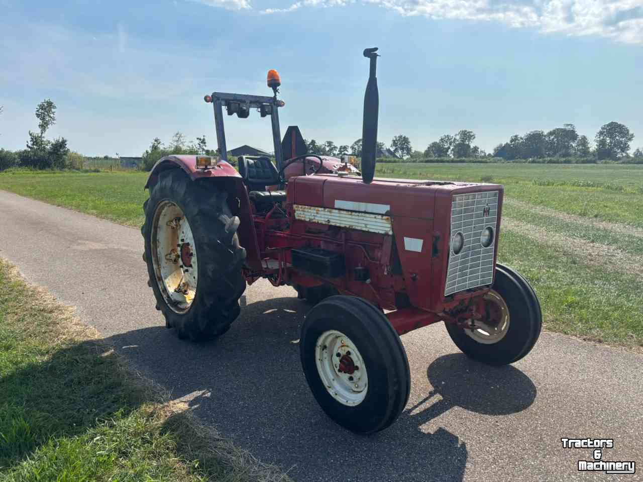Schlepper / Traktor International 624