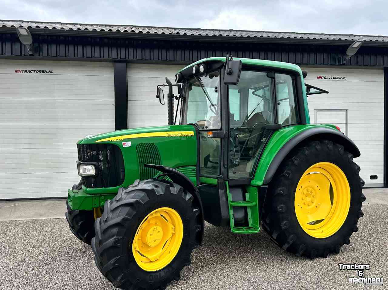 Schlepper / Traktor John Deere 6220