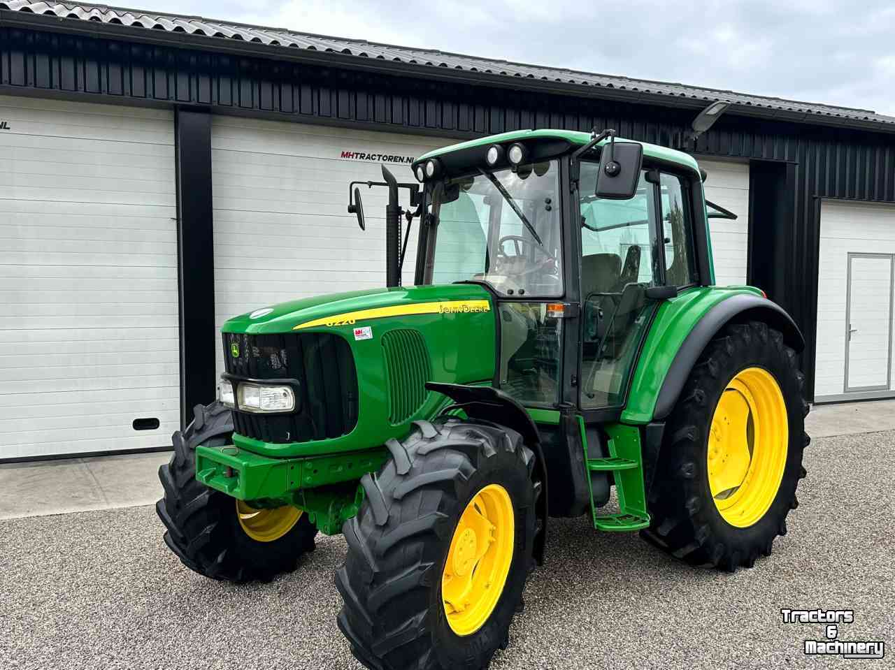 Schlepper / Traktor John Deere 6220