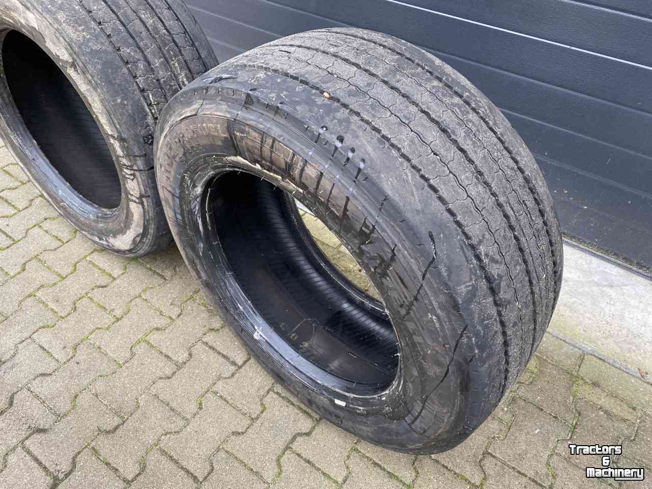 Räder, Reifen, Felgen & Distanzringe Hankook 355/50R22.5