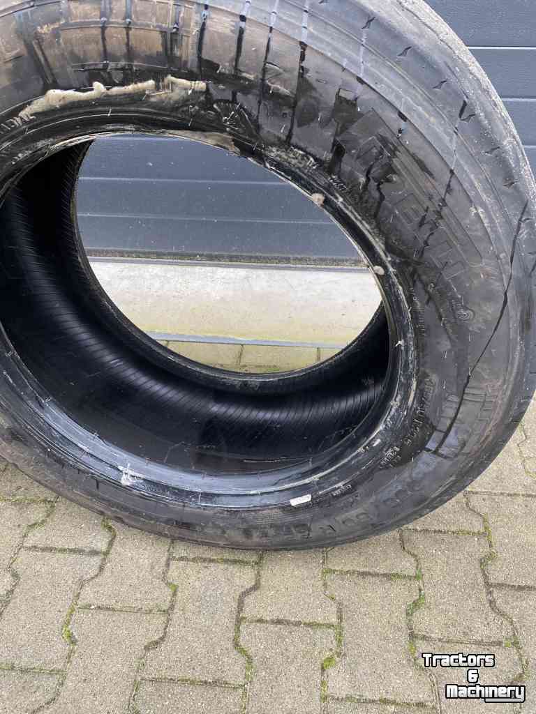 Räder, Reifen, Felgen & Distanzringe Hankook 355/50R22.5