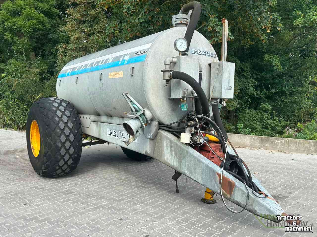 Gülletankwagen / Güllefässer Peecon 6000L mesttank/watertank