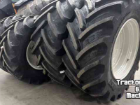 Räder, Reifen, Felgen & Distanzringe BKT 710/60 R38 + 600/60 R28 op velg