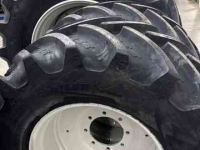 Räder, Reifen, Felgen & Distanzringe BKT 710/60 R38 + 600/60 R28 op velg