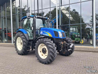 Schlepper / Traktor New Holland T6030 + fronthef