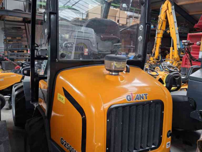 Radlader Giant G2500HD