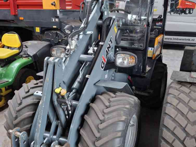 Radlader Giant G2500HD