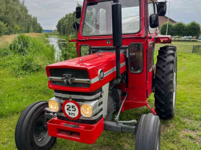 Schlepper / Traktor Massey Ferguson 155 2WD Tractoren