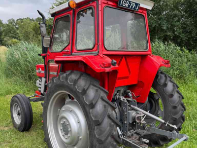 Schlepper / Traktor Massey Ferguson 155 2WD Tractoren