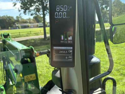 Schlepper / Traktor John Deere 6120M