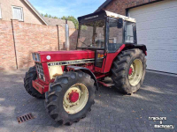 Schlepper / Traktor International 844-s