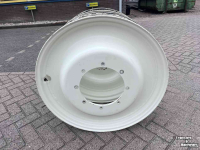 Räder, Reifen, Felgen & Distanzringe New Holland Molcon W8-32 set velgen vast