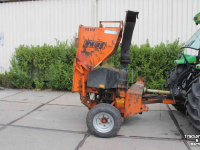 Holzschredder JBM 831ZX houtversnipperaar op wielstel takkenhakselaar