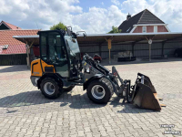 Radlader Giant G2500 HD X-TRA. Bak en Lepels, Vol cabine, 208 uur.