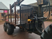 Rückewagen Valtra 6550 + MOHEDA UITRIJWAGEN
