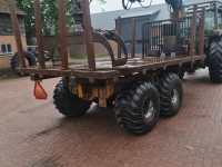 Rückewagen Valtra 6550 + MOHEDA UITRIJWAGEN