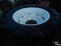 Räder, Reifen, Felgen & Distanzringe New Holland 420/70r30 en 300/70r20