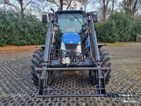 Schlepper / Traktor New Holland TL 90 met voorlader