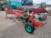 Pflüge Kverneland EG 85 4 schaar ploeg met Packomat vorenpakker