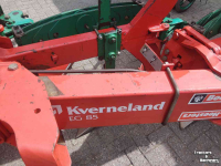 Pflüge Kverneland EG 85 4 schaar ploeg met Packomat vorenpakker