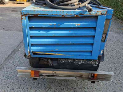 Kompressor  Luchtcompressor met dieselmotor