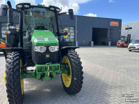 Schlepper / Traktor John Deere 6M 125