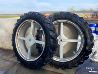 Räder, Reifen, Felgen & Distanzringe Continental 320/90R32 en 340/85R48