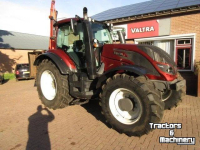 Schlepper / Traktor Valtra T174 VERSU