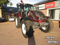 Schlepper / Traktor Valtra T174 VERSU
