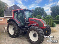 Schlepper / Traktor Valtra N 121