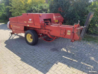 Pressen New Holland Hyliner 387 balenpers