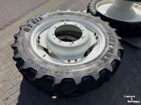 Räder, Reifen, Felgen & Distanzringe BKT 320/85R36 + 300/95R52