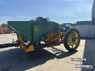 Stalldungstreuer  compost strooier