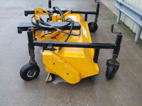 Kehrmaschine  heftruck / shovel bezem