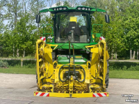 Feldhäcksler John Deere 8400 I + Kemper Maisbek JD HARVEST CHECK