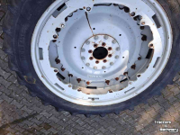 Räder, Reifen, Felgen & Distanzringe Kleber 300-95 R46