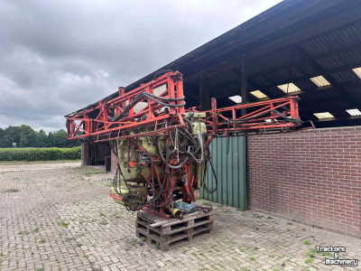 Feldspritze Douven 24 meter 1600 liter