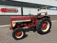 Schlepper / Traktor International 323