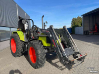 Schlepper / Traktor Claas Axos 340 tractor met Stoll voorlader