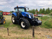 Schlepper / Traktor New Holland T8.350 Ultra Command