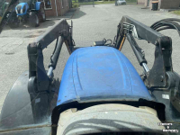 Schlepper / Traktor New Holland T6030 + STOLL ROBUST FR.LDR.