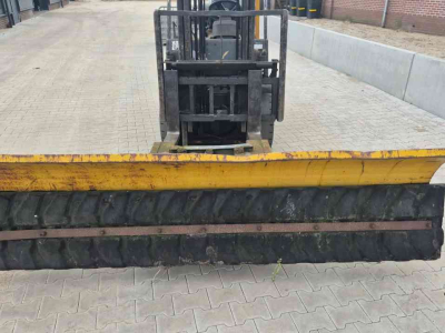 Gülleschieber Jongerius Rubberschuif met palletvorkopname