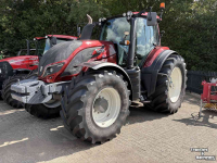 Schlepper / Traktor Valtra T174