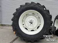 Räder, Reifen, Felgen & Distanzringe BKT Set Bkt Agrimax banden 420/85R34 en 340/85R24 gemonteerd op verstelbare velgen