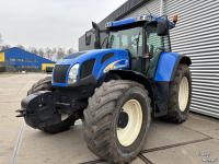 Schlepper / Traktor New Holland TVT135