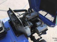 Geräteträger Iseki SF230FH (SF230 II) frontmaaier zonder maaidek met Tuchel Simplex 120 veegmachine rolbezem