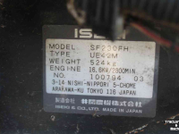 Geräteträger Iseki SF230FH (SF230 II) frontmaaier zonder maaidek met Tuchel Simplex 120 veegmachine rolbezem